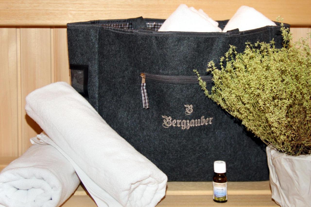 Bergzauber Wohlfuehlchalets - Skipiste - Private Sauna *